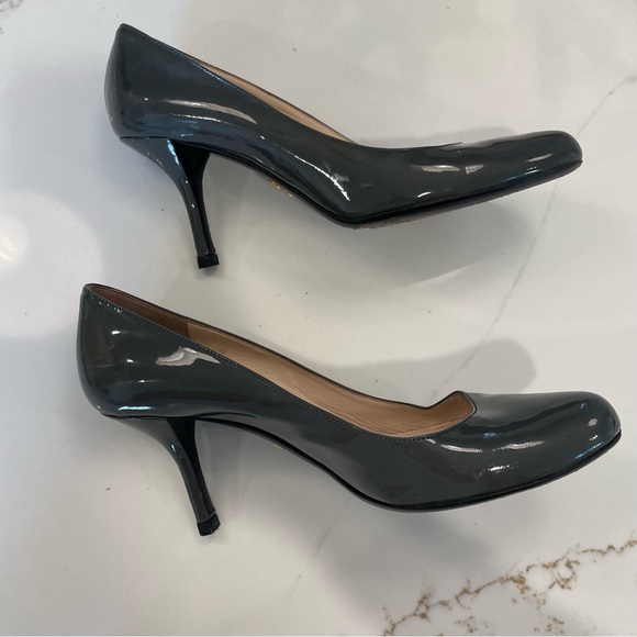 PRADA PATENT LEATHER HEELS - Charcoal Grey - Authentic - Picture 4 of 12